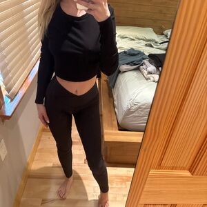 black long sleeve ribbed crop top